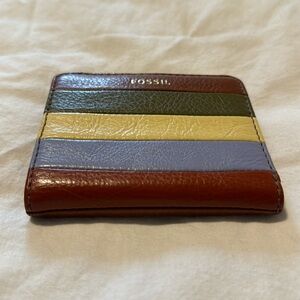 Compact fossil leather wallet vintage vibe